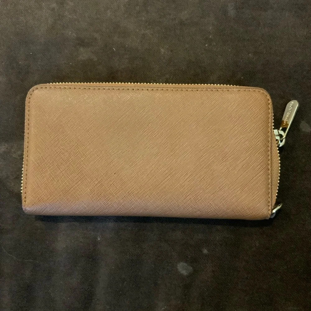 Authentic Michael Kors Wallet - Picture 2 of 4
